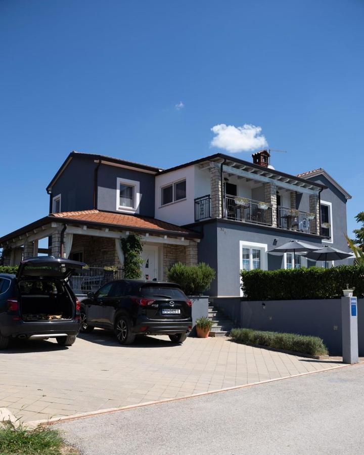 Lavanda House With Apartments Buje Buitenkant foto